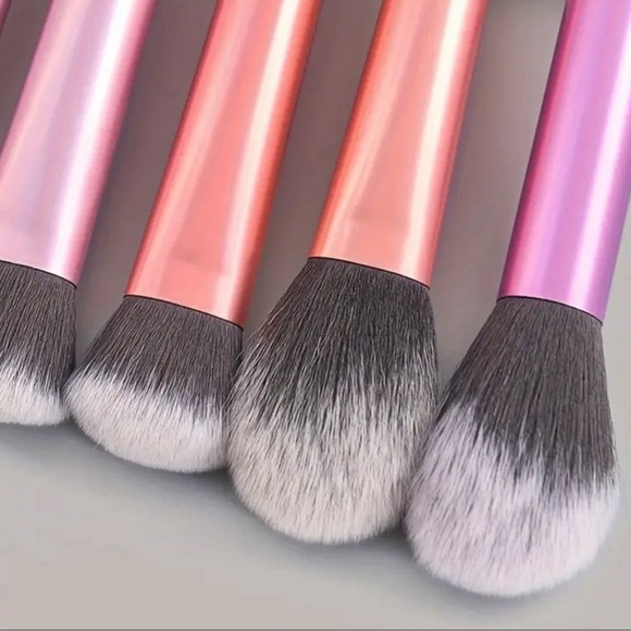 Makeup Sponge and Brush Set with Pink Hearts Bag - Picture 8 of 10